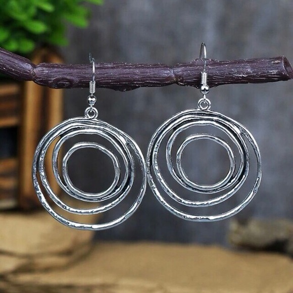 💫Layered Circle Antique Silver Look Earrings NWT - Picture 3 of 4